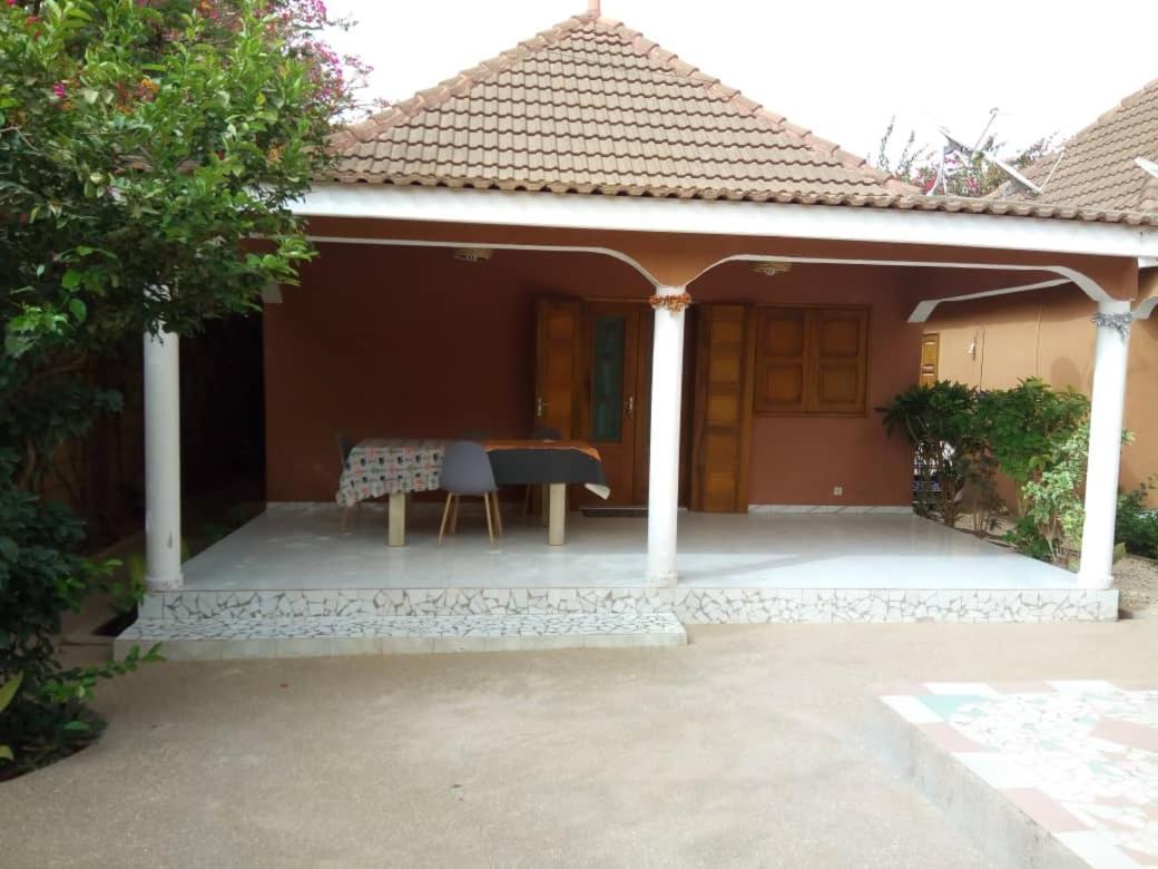 Bed and Breakfast Chez Coumba et Daniel à Saly Portudal Extérieur photo