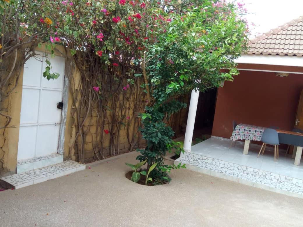 Bed and Breakfast Chez Coumba et Daniel à Saly Portudal Extérieur photo