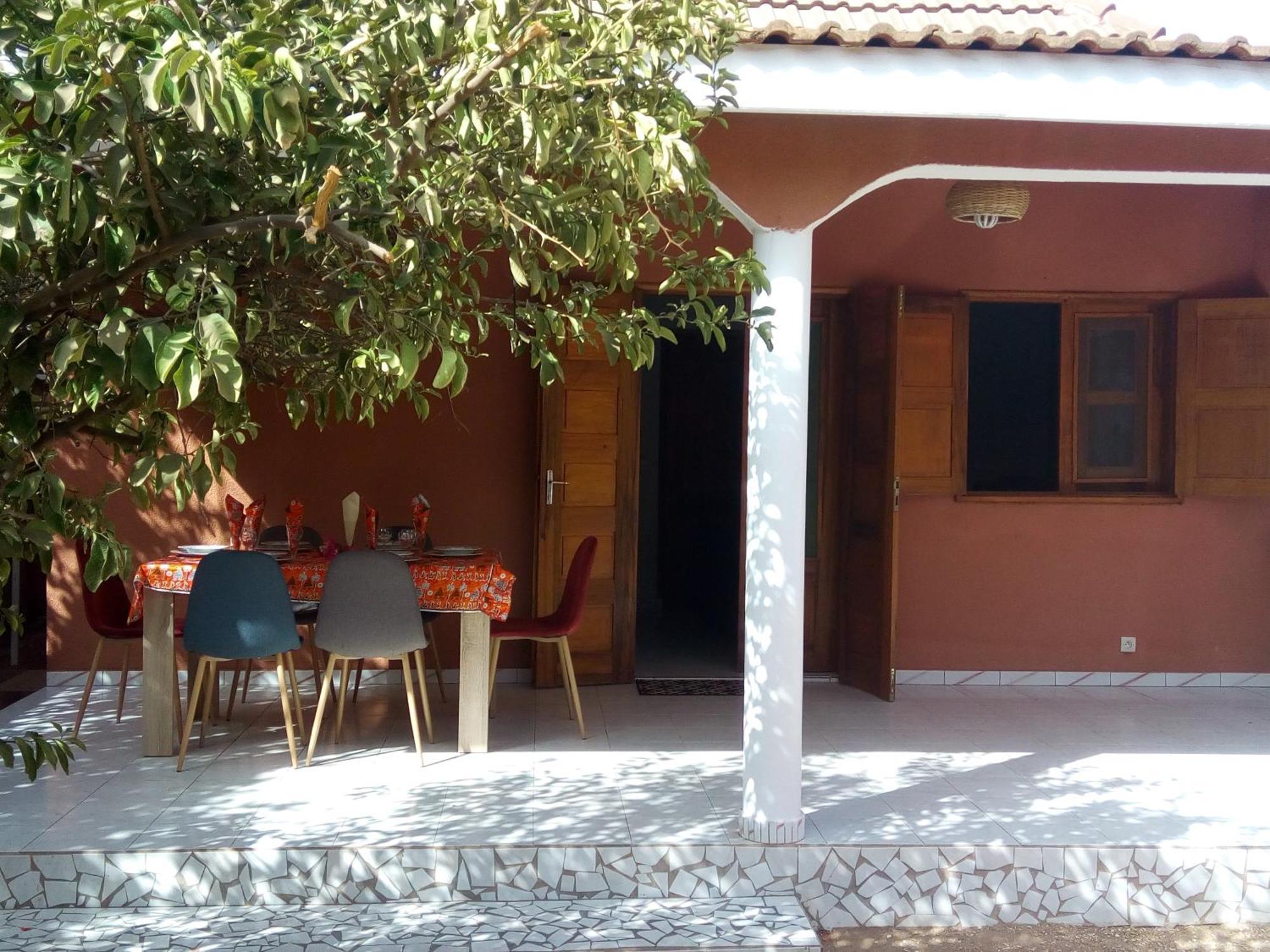 Bed and Breakfast Chez Coumba et Daniel à Saly Portudal Extérieur photo